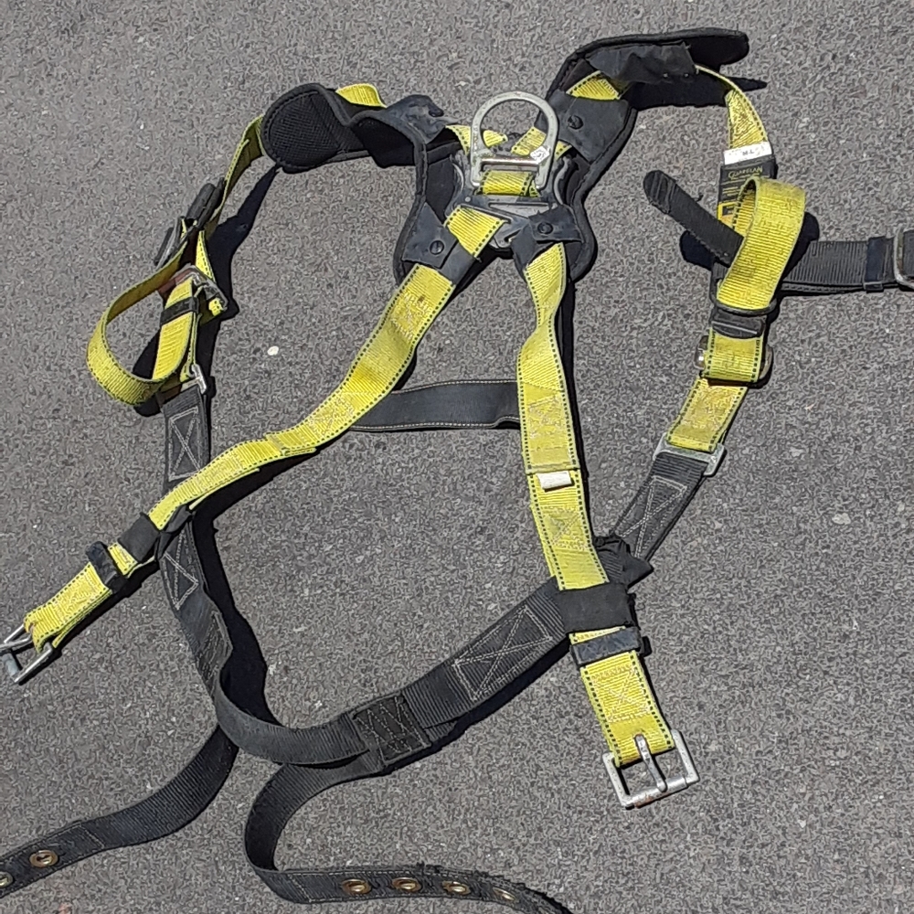 Guardian fall prevention tie off harnass. Size M/L